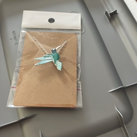 NWT! Creative Exquisite Cute Hummingbird Pendant Necklace.Necklace length is 18” - Picture 6 of 6